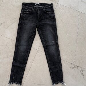 Moussy Vintage- Checotah skinny jean in a black wash with a chewed hem.